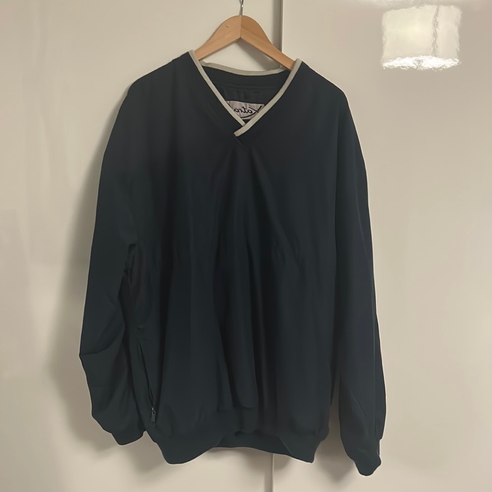 Ontour vneck windebreaker